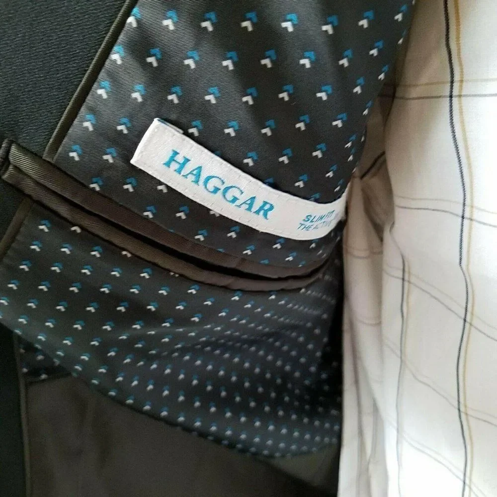HAGGAR Slim Fit 2-Button Center Vent Sport C